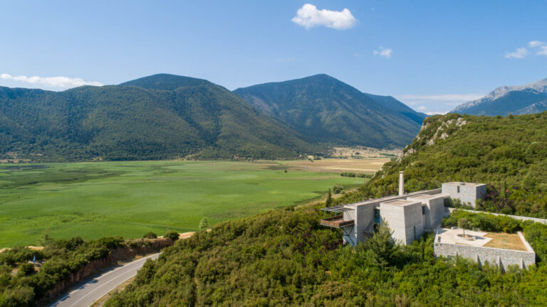 Ανάμεσα